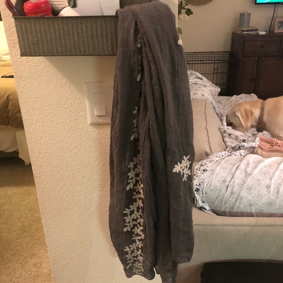 Grey scarf - Picture 3 of 3